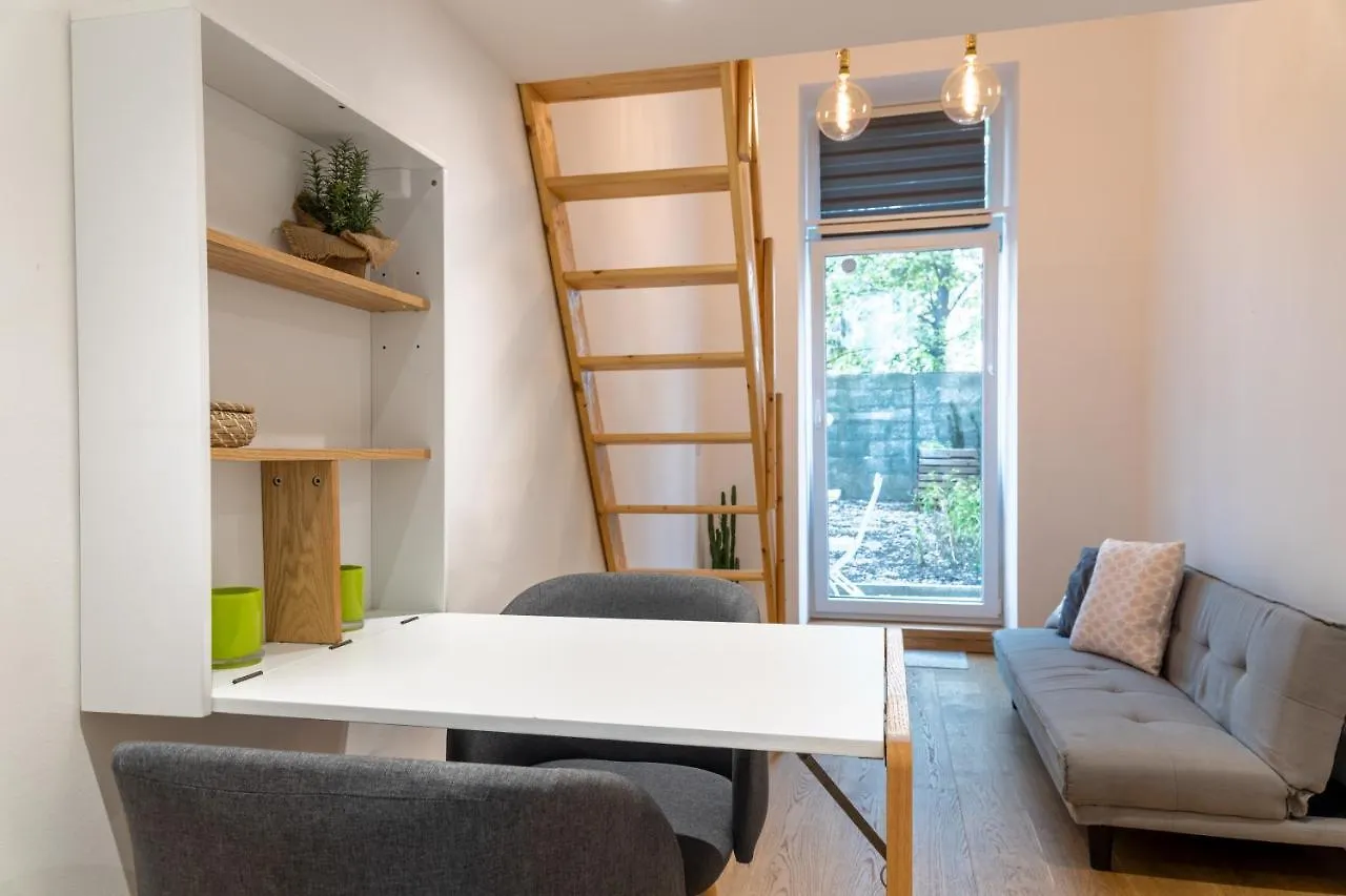 Cozy Studio, Private Garden, 8 Min To City Center فيينا شقة