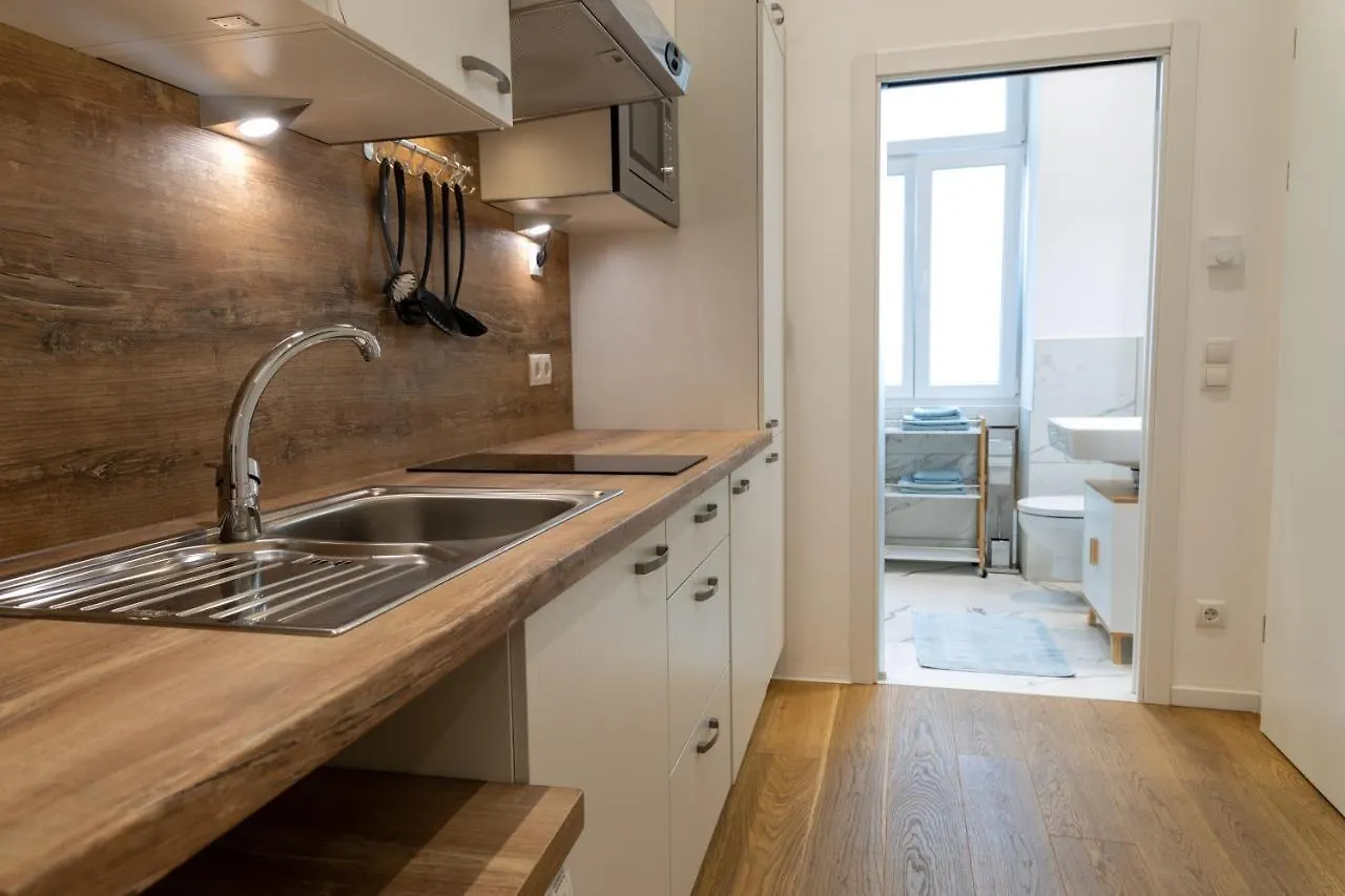 Cozy Studio, Private Garden, 8 Min To City Center فيينا