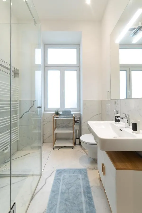 Cozy Studio, Private Garden, 8 Min To City Center فيينا النمسا