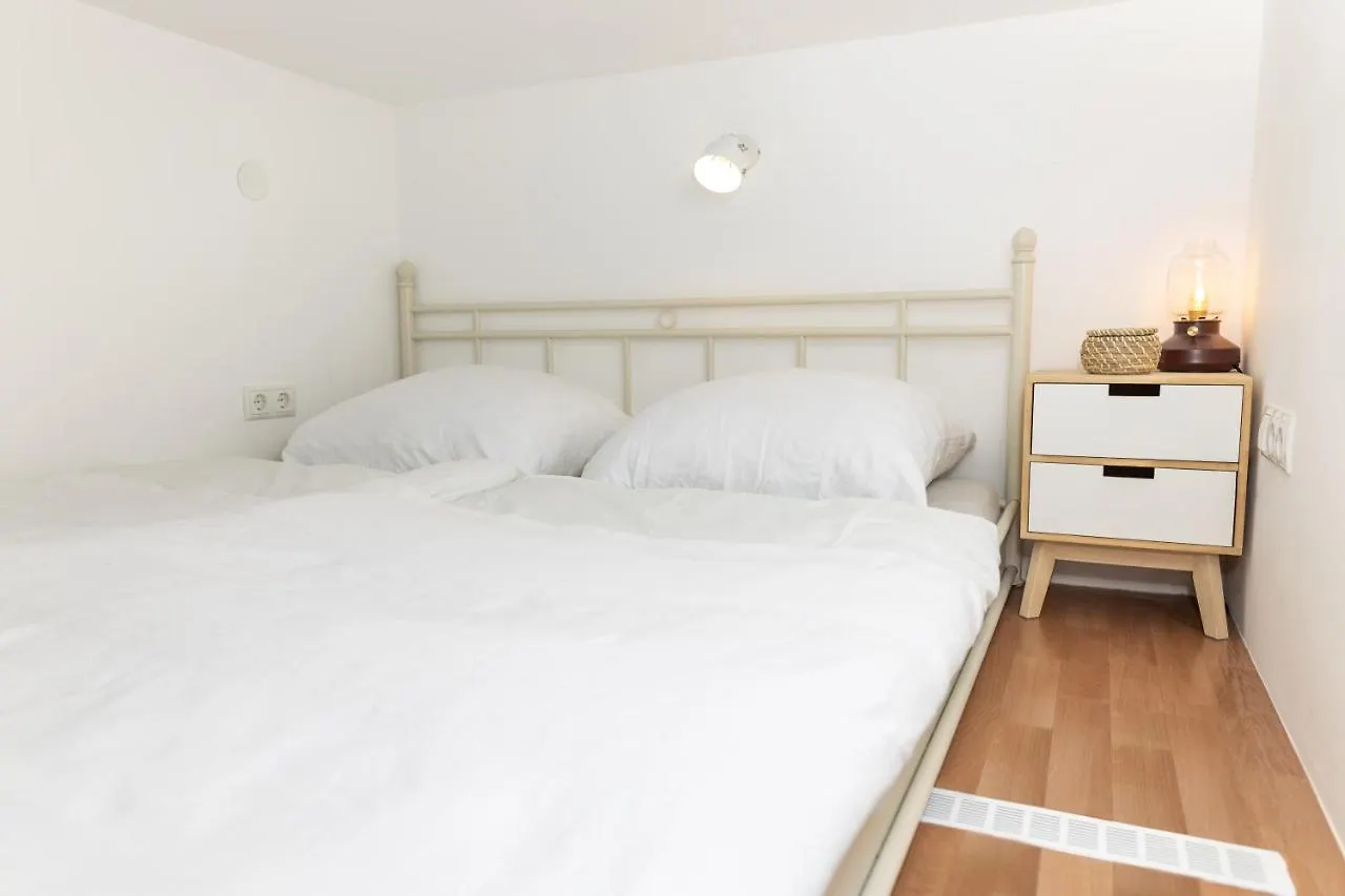 Cozy Studio, Private Garden, 8 Min To City Center فيينا