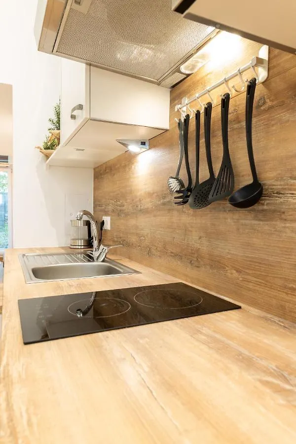 Cozy Studio, Private Garden, 8 Min To City Center فيينا