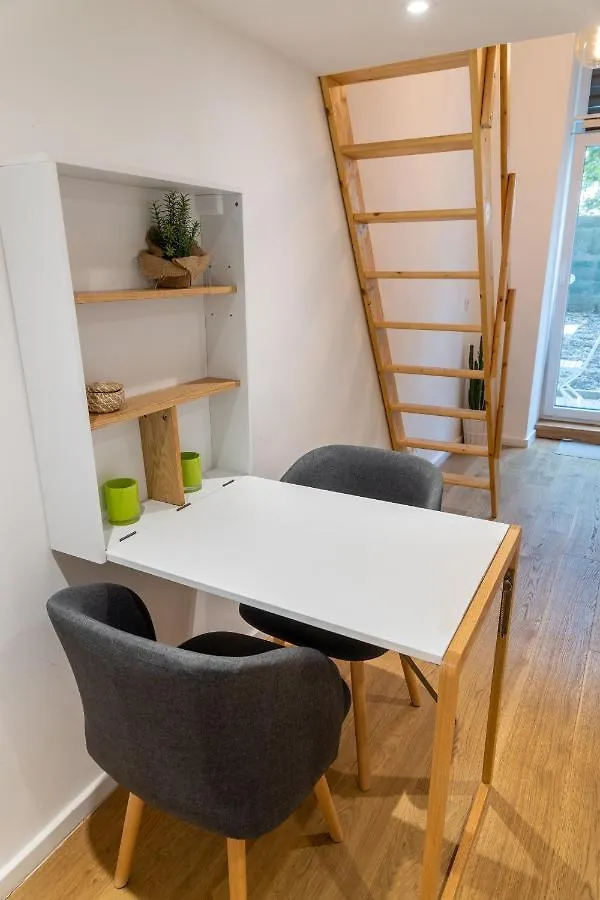 Cozy Studio, Private Garden, 8 Min To City Center فيينا شقة
