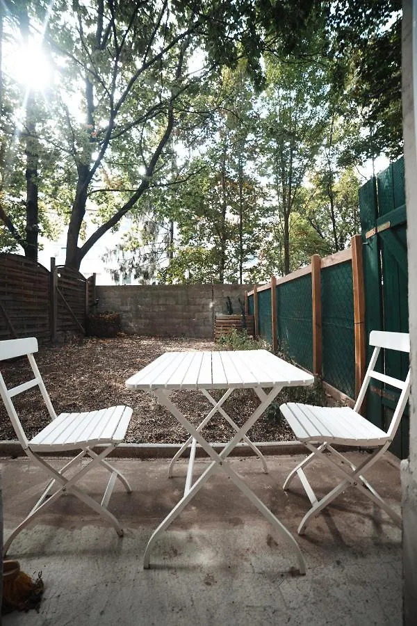 Cozy Studio, Private Garden, 8 Min To City Center فيينا شقة